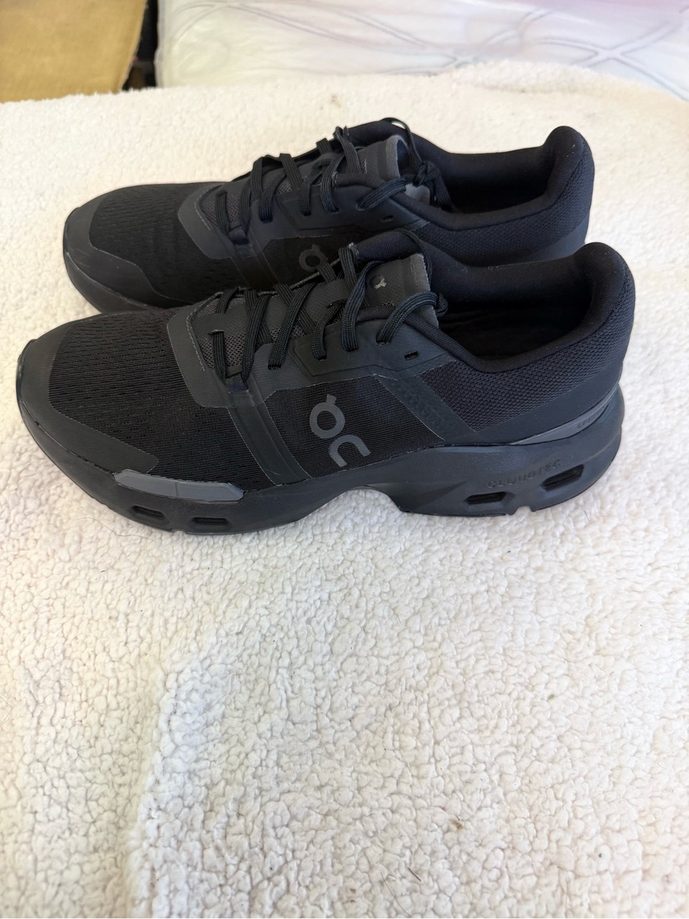 “SIZE 9” MENS ON CLOUD PULSE “BLACK/ECLIPSE”